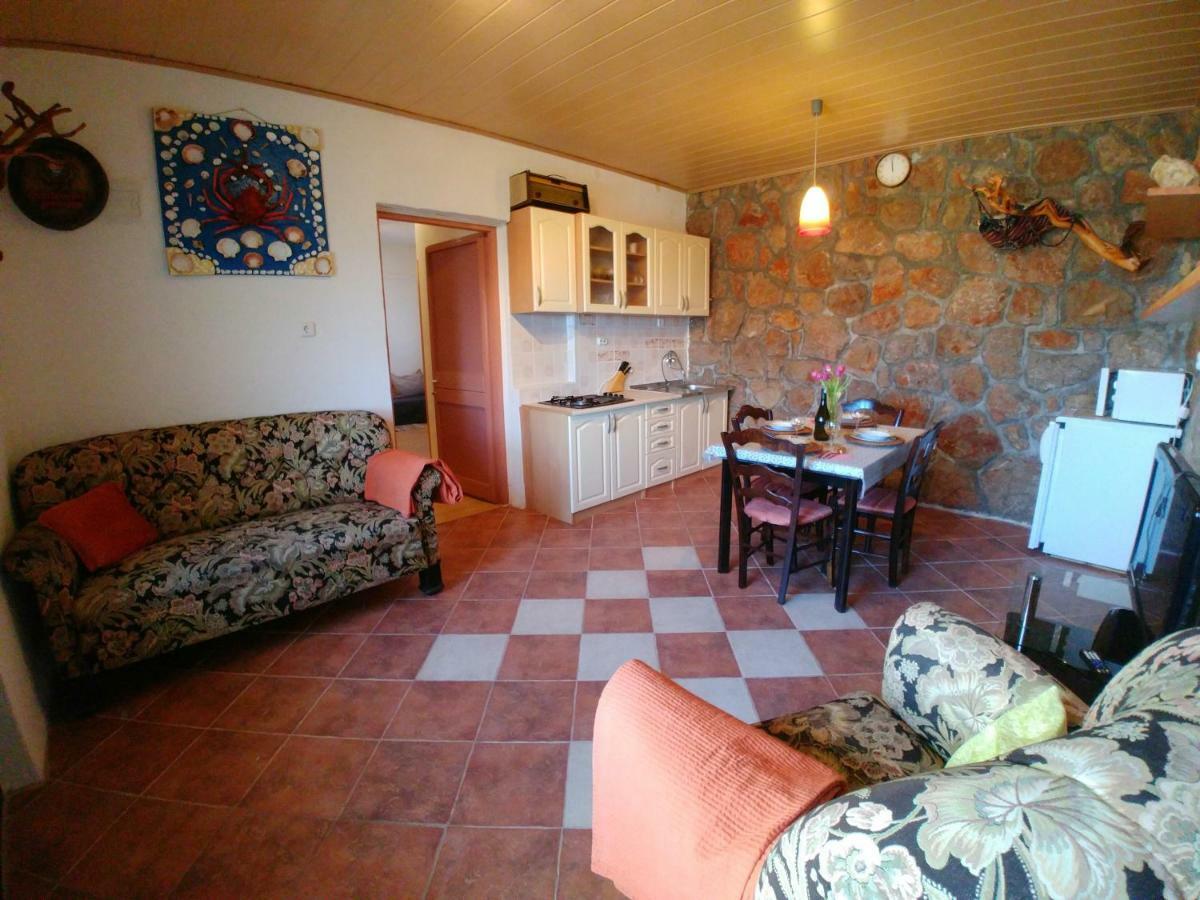 Apartments Marija Karlobag Bagian luar foto