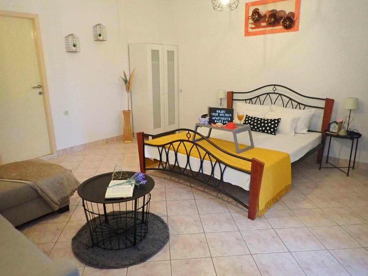 Apartments Marija Karlobag Bagian luar foto